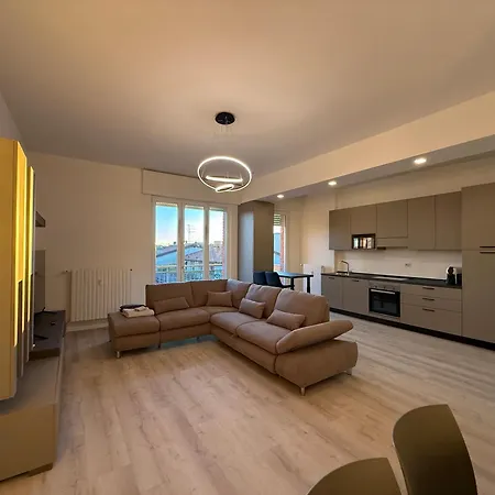 Apartment Modern & Chic, 3 Bedrooms, 2 Baths And Balcony Bergamo