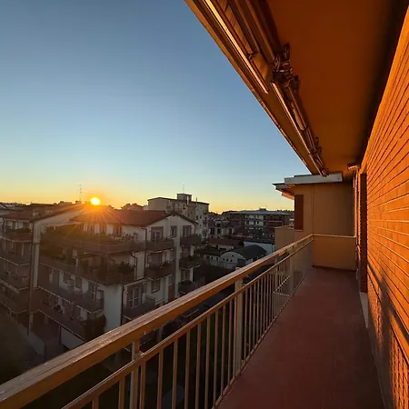 아파트 Modern & Chic, 3 Bedrooms, 2 Baths And Balcony 베르가모