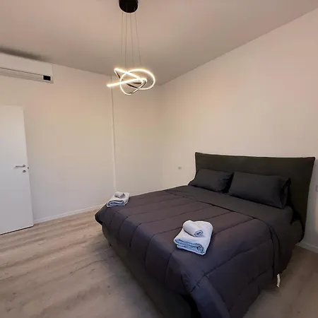 Apartment Modern & Chic, 3 Bedrooms, 2 Baths And Balcony Bergamo