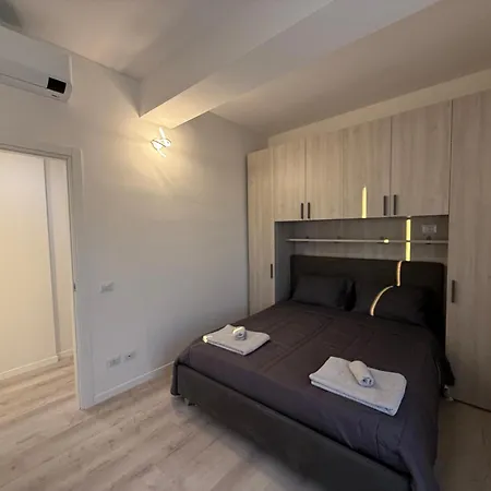 Modern & Chic, 3 Bedrooms, 2 Baths And Balcony *