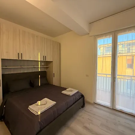 Apartment Modern & Chic, 3 Bedrooms, 2 Baths And Balcony
